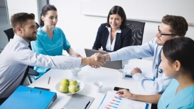 Explore oportunidades no setor de saúde e descubra estratégias para empreender com inovação e impacto nesse mercado em crescimento!