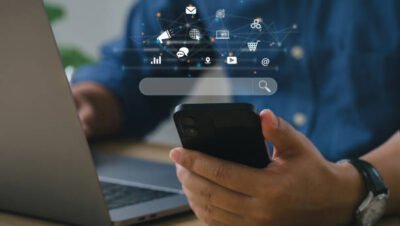 Descubra como otimizar seu site de aluguel de celulares para SEO tradicional e GEO, aumentando a visibilidade e atraindo mais clientes.