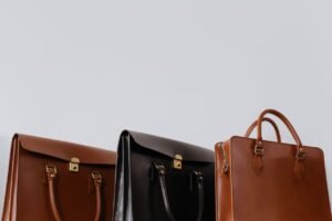 Como cuidar de bolsas de couro para aumentar a durabilidade